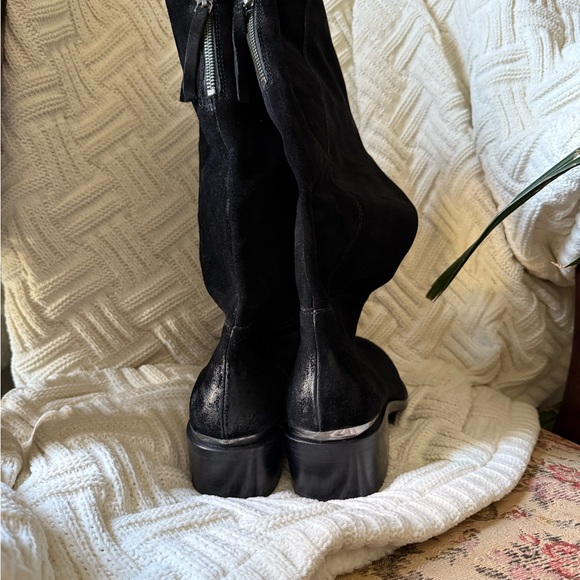 Elegant Black Women's Boots - Picture 3 of 4
